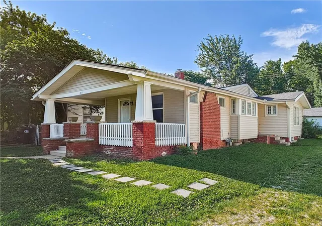 2nd image of 10117 E 10Th St, Independence, MO 64053 | MLS# 2629493