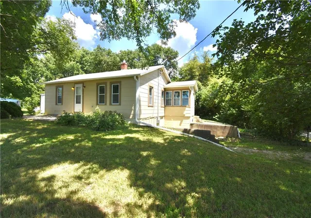 Homes for sale in Liberty, MO | 3105 B Hwy, Liberty, MO 64068 | MLS# 2629498