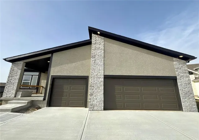 1st image of 905 Sw Bluebird Ln, Oak Grove, MO 64075 | MLS# 2629509