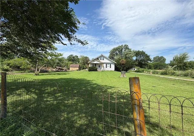 Homes for sale in Tonganoxie, KS | 16347 Chieftain Rd, Tonganoxie, KS 66086 | MLS# 2629516