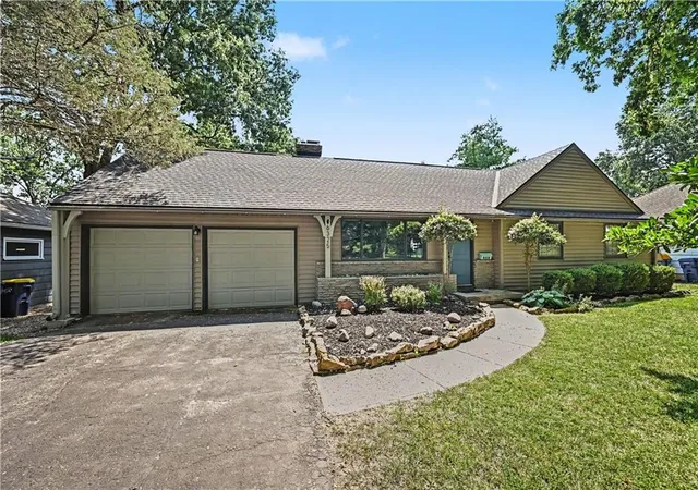 1st image of 6325 Maple Dr, Mission, KS 66202 | MLS# 2629522