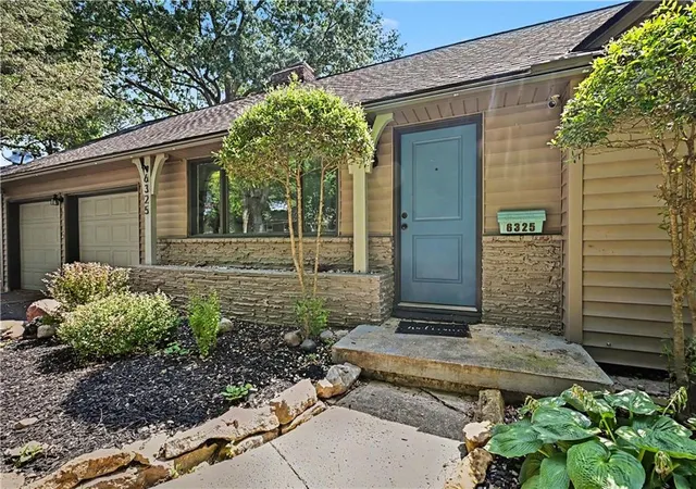 3rd image of 6325 Maple Dr, Mission, KS 66202 | MLS# 2629522