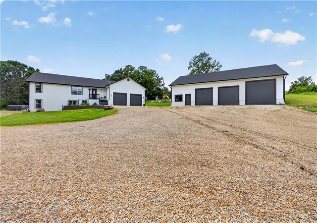 Photo 1 of Single family home for sale at 25493 Kansas Ave, Tonganoxie, KS 66086 | MLS# 2629525 | Listing updated on 2026-09-01