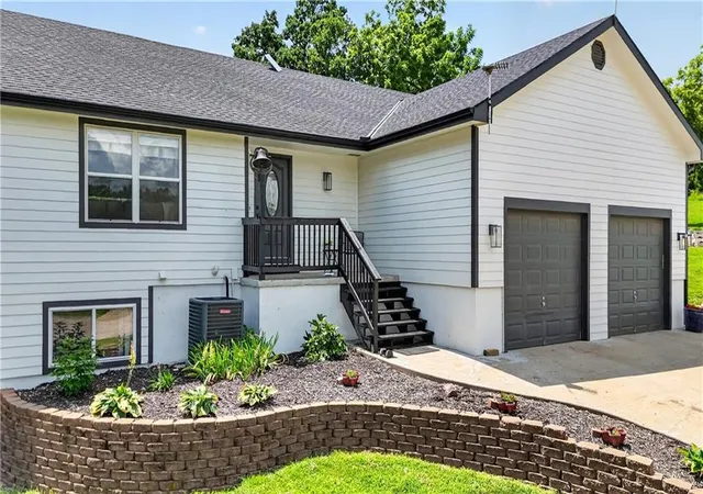 Photo 3 of Single family home for sale at 25493 Kansas Ave, Tonganoxie, KS 66086 | MLS# 2629525 | Listing updated on 2026-09-01