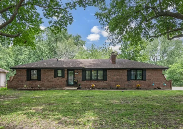 1st image of 200 Sw 20th Ter, Oak Grove, MO 64075 | MLS# 2629526