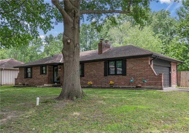 2nd image of 200 Sw 20th Ter, Oak Grove, MO 64075 | MLS# 2629526