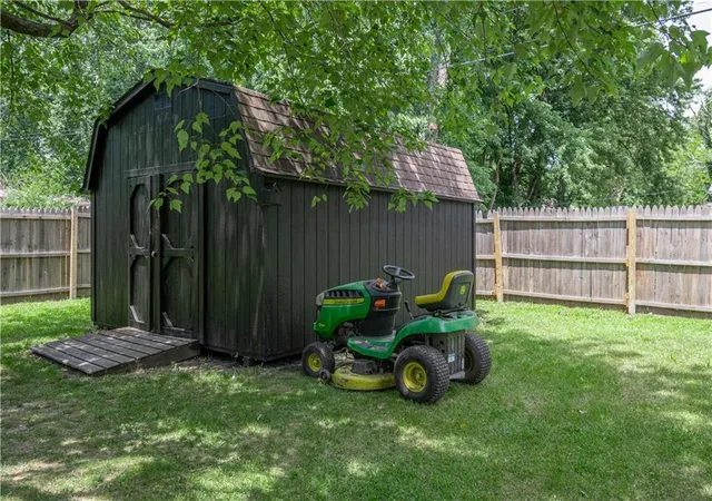 28th image of 200 Sw 20th Ter, Oak Grove, MO 64075 | MLS# 2629526