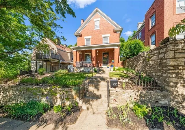Photo 3 of Single family home for sale at 1816 Jefferson St, Kansas City, MO 64108 | MLS# 2629527 | Listing updated on 2026-07-31