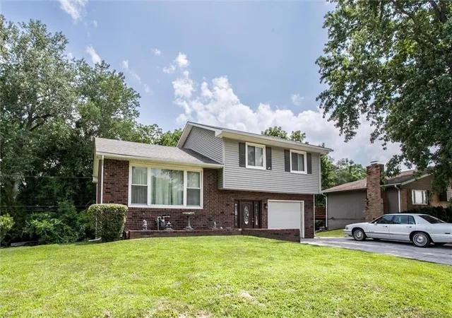 Photo 3 of Single family home for sale at 1209 N 75th Drive, Kansas City, KS 66112 | MLS# 2629529 | Listing updated on 2026-08-18