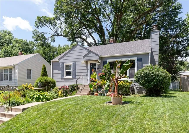 Homes for sale in Kansas City, KS | 4446 Booth St, Kansas City, KS 66103 | MLS# 2629530