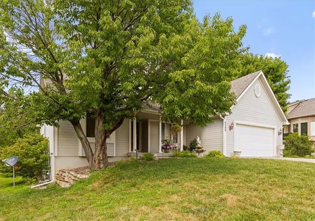 Photo 3 of Single family home for sale at 8308 Ne 74th Terrace, Kansas City, MO 64158 | MLS# 2629532 | Listing updated on 2026-09-19