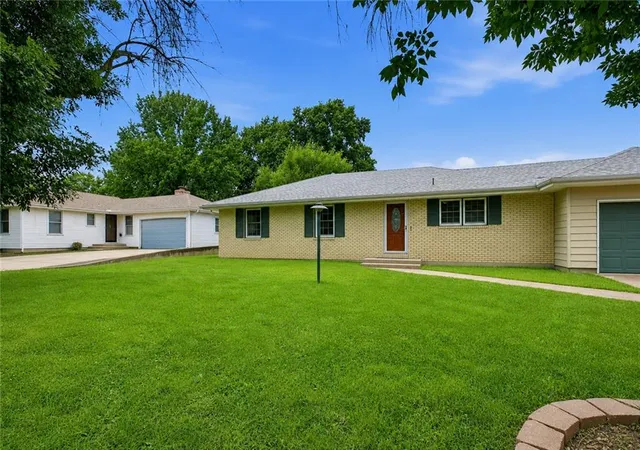 2nd image of 108 Sw 20th Ter, Oak Grove, MO 64075 | MLS# 2629533