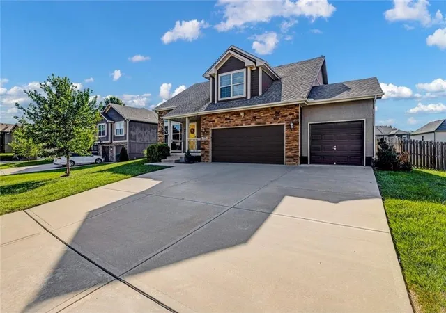 Photo 2 of Single family home for sale at 1409 Ne Jaclyn Dr, Grain Valley, MO 64029 | MLS# 2629534 | Listing updated on 2026-07-29