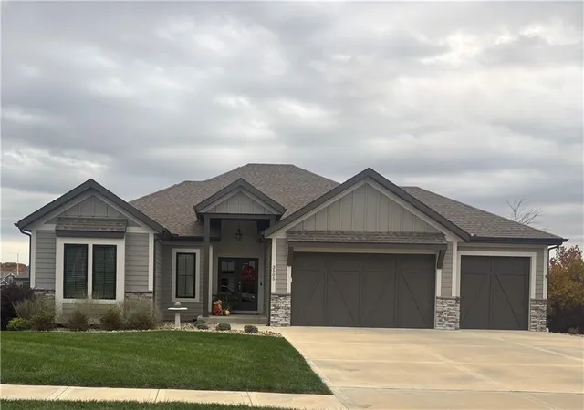 1st image of 5794 Nw Black Oak Ct, Kansas City, MO 64152 | MLS# 2629539