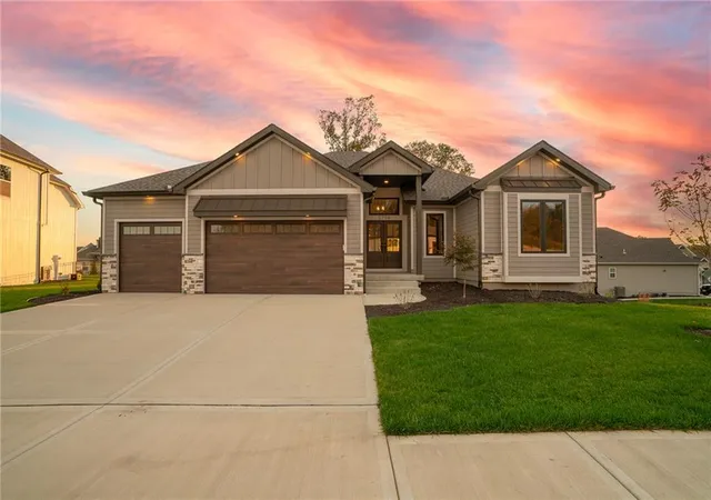 Single family home for sale at 5794 NW Black Oak Ct, Kansas City, MO 64152 | MLS# 2629539