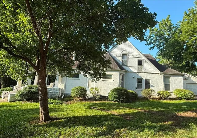 Homes for sale in Atchison, KS | 1027 N 4th St, Atchison, KS 66002 | MLS# 2629543