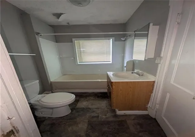 Photo 3 of Single family home for sale at 5341 Swope Pkwy, Kansas City, MO 64130 | MLS# 2629549 | Listing updated on 2026-09-25