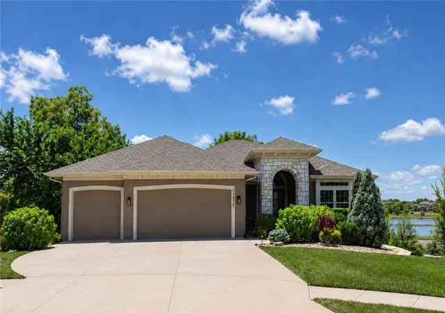 Homes for sale in Lenexa, KS | 24855 W 95Th Ter, Lenexa, KS 66227 | MLS# 2629550