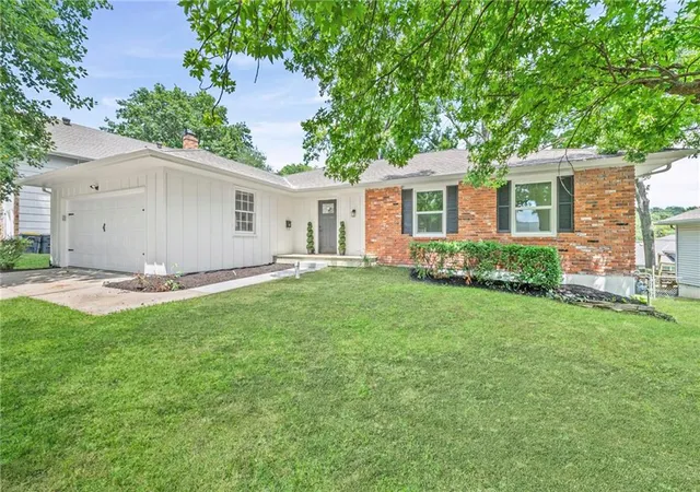 Homes for sale in Kansas City, MO | 10443 College Ave, Kansas City, MO 64137 | MLS# 2629557