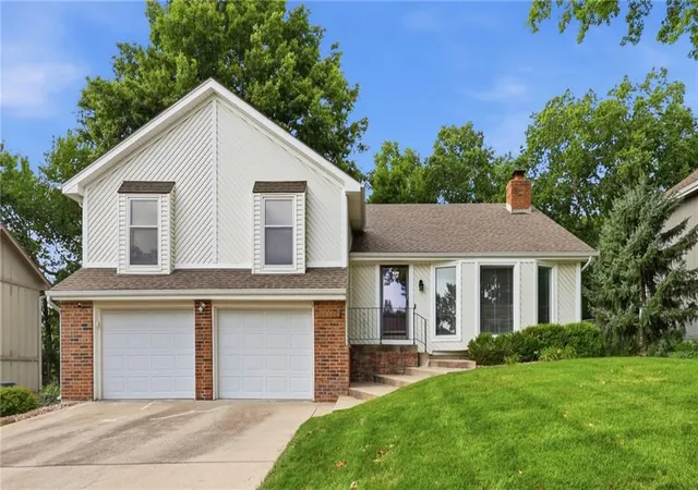 1st image of 15306 W 121st Ter, Olathe, KS 66062 | MLS# 2629562