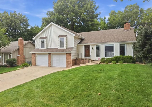 Photo 3 of Sale Pending at 15306 W 121st Terrace, Olathe, KS 66062 | MLS# 2629562 | Listing updated on 2026-09-25