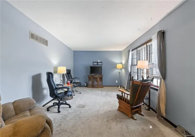 Photo 4 of Sale Pending at 418 SW Sunset Dr, Lee's Summit, MO 64081 | MLS# 2629566 | Listing updated on 2026-09-16