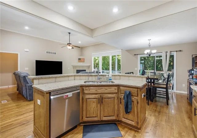 4th image of 497 S 137Th Pl, Bonner Springs, KS 66012 | MLS# 2629571