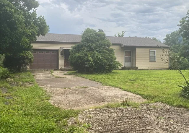 Homes for sale in Leavenworth, KS | 1211 Quincy St, Leavenworth, KS 66048 | MLS# 2629578