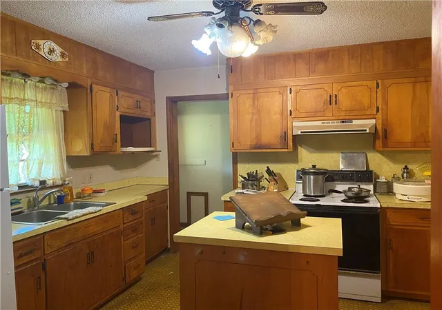 Homes for sale in Leavenworth, KS | 1211 Quincy St, Leavenworth, KS 66048 | MLS# 2629578