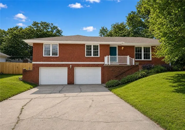 Homes for sale in Blue Springs, MO | 1335 Sw Horizon Dr, Blue Springs, MO 64015 | MLS# 2629586