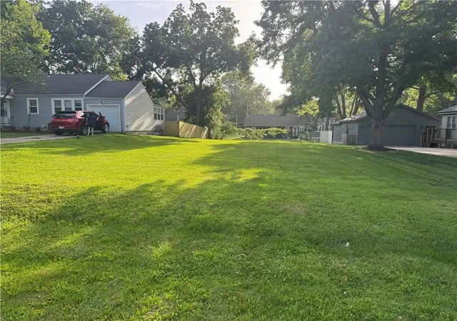 1st image of 13222 Cherry St, Kansas City, MO 64145 | MLS# 2629588