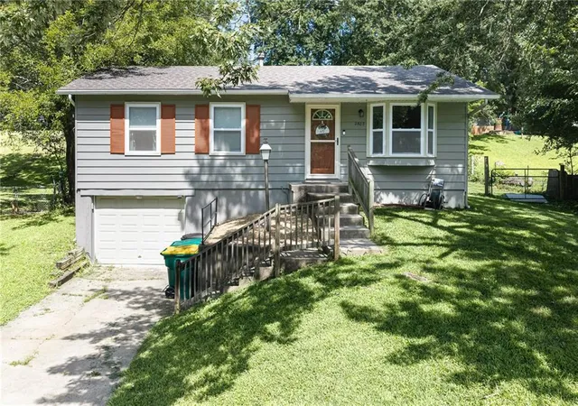 Homes for sale in Kansas City, KS | 2803 N 109 St, Kansas City, KS 66109 | MLS# 2629590