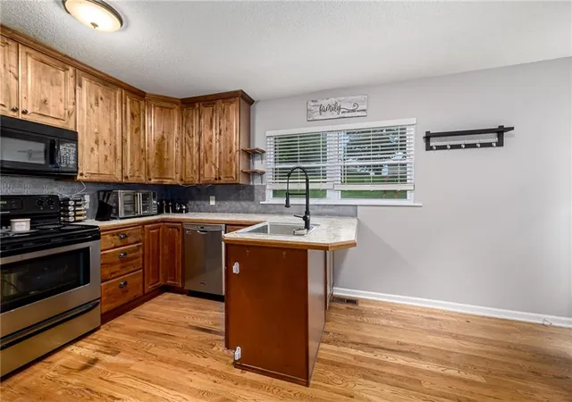Homes for sale in Kansas City, KS | 2803 N 109 St, Kansas City, KS 66109 | MLS# 2629590