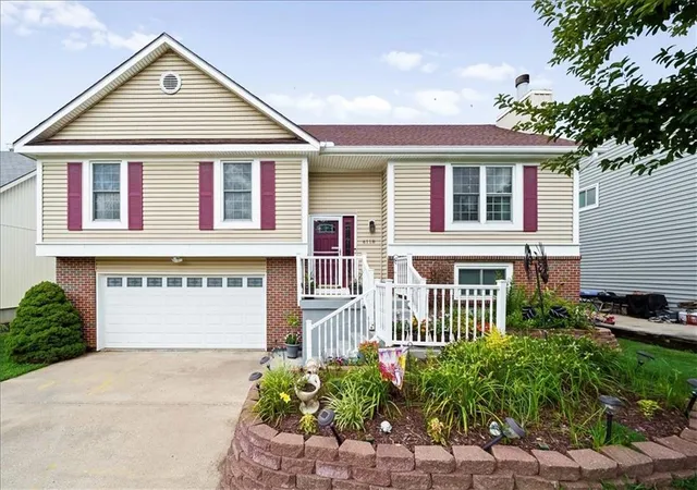Homes for sale in Shawnee, KS | 6118 Parkhill St, Shawnee, KS 66216 | MLS# 2629598