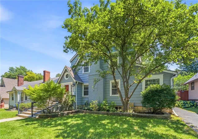 Photo 2 of Sale Pending at 7135 Jefferson St, Kansas City, MO 64114 | MLS# 2629600 | Listing updated on 2026-08-25