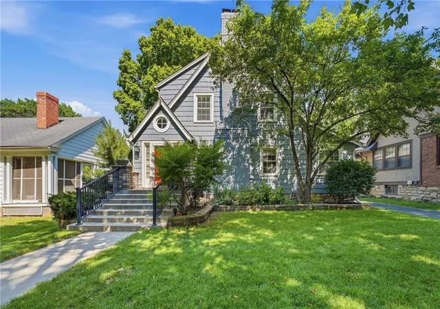 Photo 3 of Sale Pending at 7135 Jefferson St, Kansas City, MO 64114 | MLS# 2629600 | Listing updated on 2026-08-25