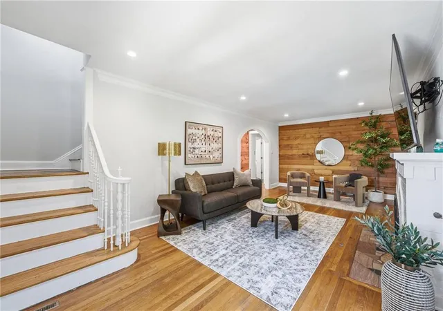 Photo 5 of Sale Pending at 7135 Jefferson St, Kansas City, MO 64114 | MLS# 2629600 | Listing updated on 2026-08-25