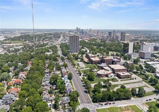Photo 37 of Single family home for sale at 804 W 33rd Street, Kansas City, MO 64111 | MLS# 2629612 | Listing updated on 2026-09-01