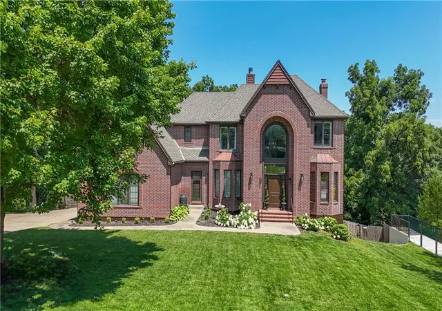 Homes for sale in Leawood, KS | 4110 W 110th St, Leawood, KS 66211 | MLS# 2629617