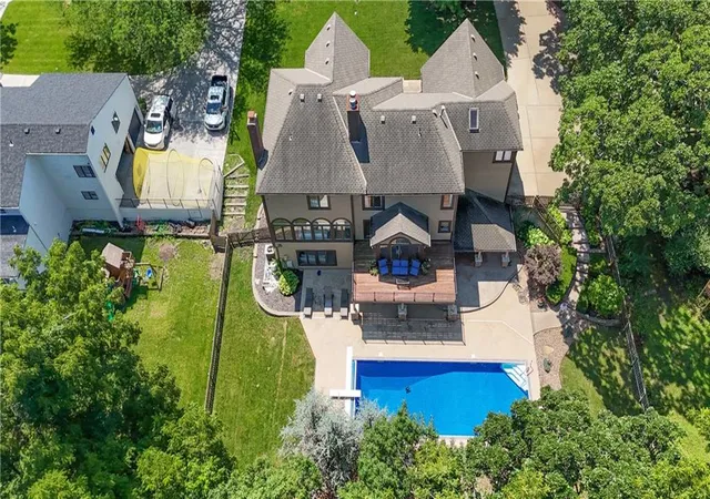 Homes for sale in Leawood, KS | 4110 W 110Th St, Leawood, KS 66211 | MLS# 2629617