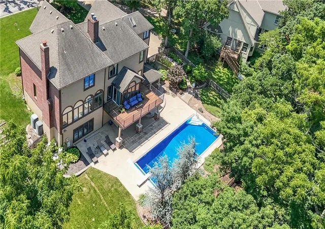 Homes for sale in Leawood, KS | 4110 W 110th St, Leawood, KS 66211 | MLS# 2629617