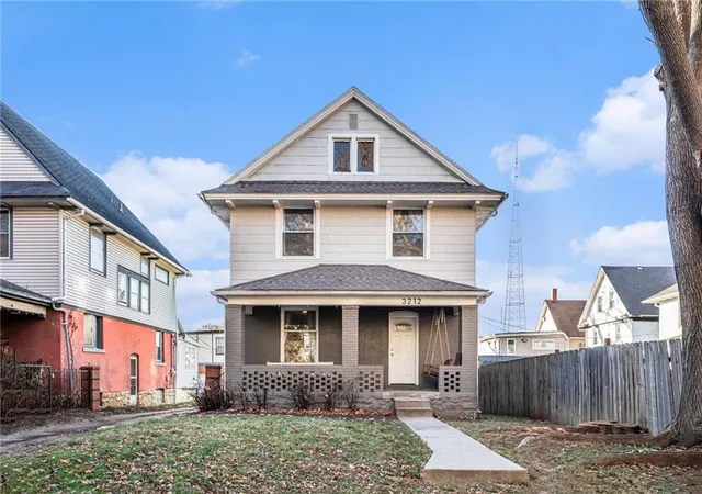 Single family home for sale at 3212 Campbell St, Kansas City, MO 64109 | MLS# 2629625