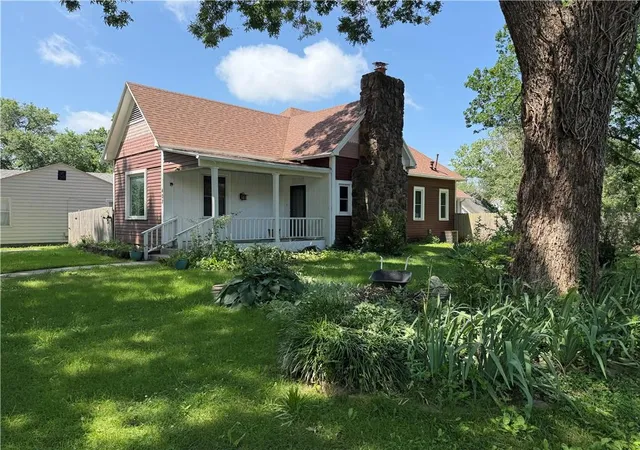 Photo 1 of Single family home for sale at 402 S Spring St, Caney, KS 67333 | MLS# 2629626 | Listing updated on 2026-09-22