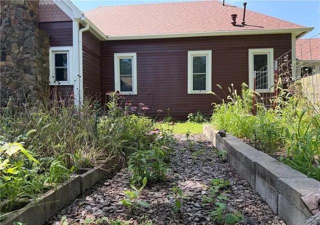 Photo 3 of Single family home for sale at 402 S Spring St, Caney, KS 67333 | MLS# 2629626 | Listing updated on 2026-09-22