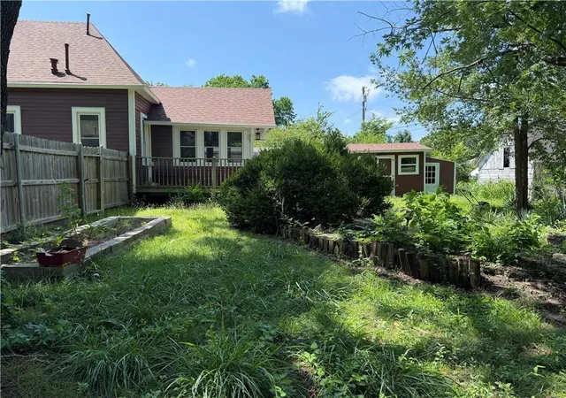 Photo 4 of Single family home for sale at 402 S Spring St, Caney, KS 67333 | MLS# 2629626 | Listing updated on 2026-09-22