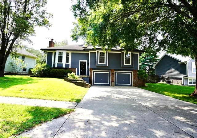 Photo 1 of Sale Pending at 1623 Se Silkwood Ln, Lees Summit, MO 64063 | MLS# 2629636 | Listing updated on 2026-09-22