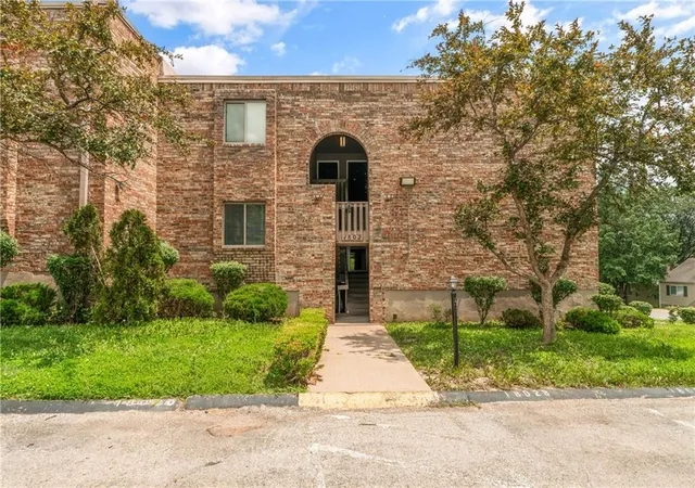 Homes for sale in Kansas City, MO | 1802 E 97th St #A, Kansas City, MO 64131 | MLS# 2629637