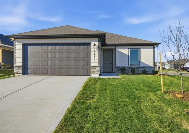 1st image of 620 W Bluebird St, Gardner, KS 66030 | MLS# 2629642