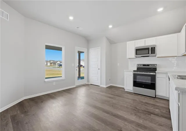 3rd image of 620 W Bluebird St, Gardner, KS 66030 | MLS# 2629642