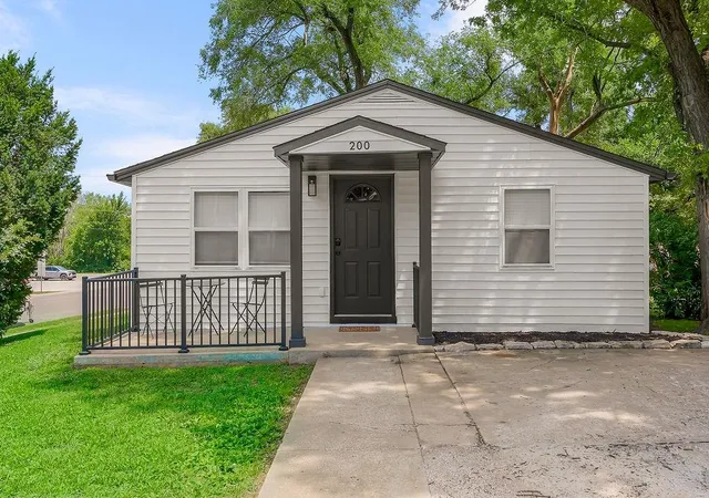 Homes for sale in Edgerton, KS | 200 E Mccarty St, Edgerton, KS 66021 | MLS# 2629644